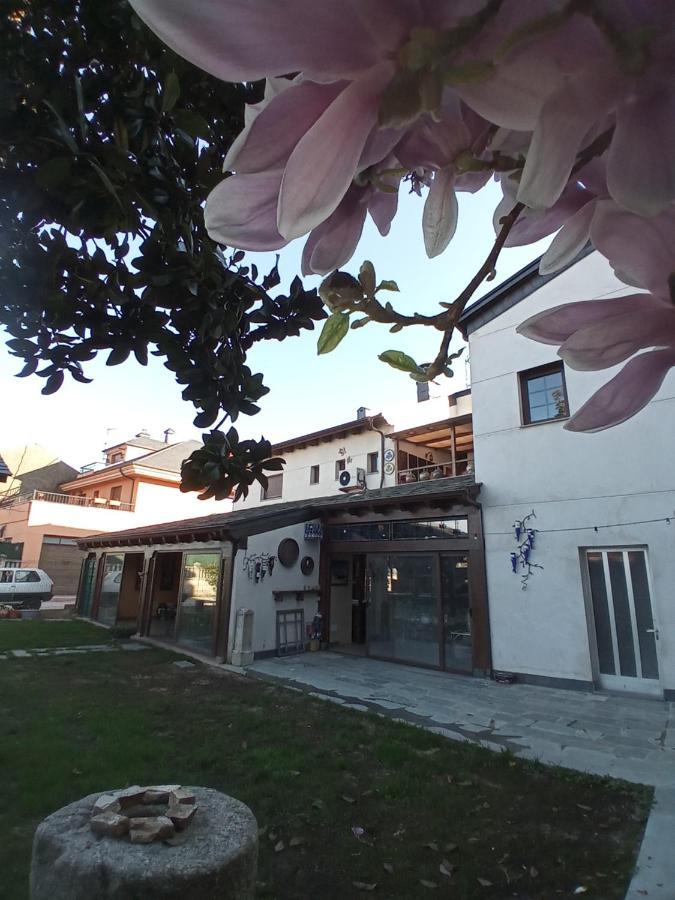 Hostal La Medina De Camponaraya Екстер'єр фото