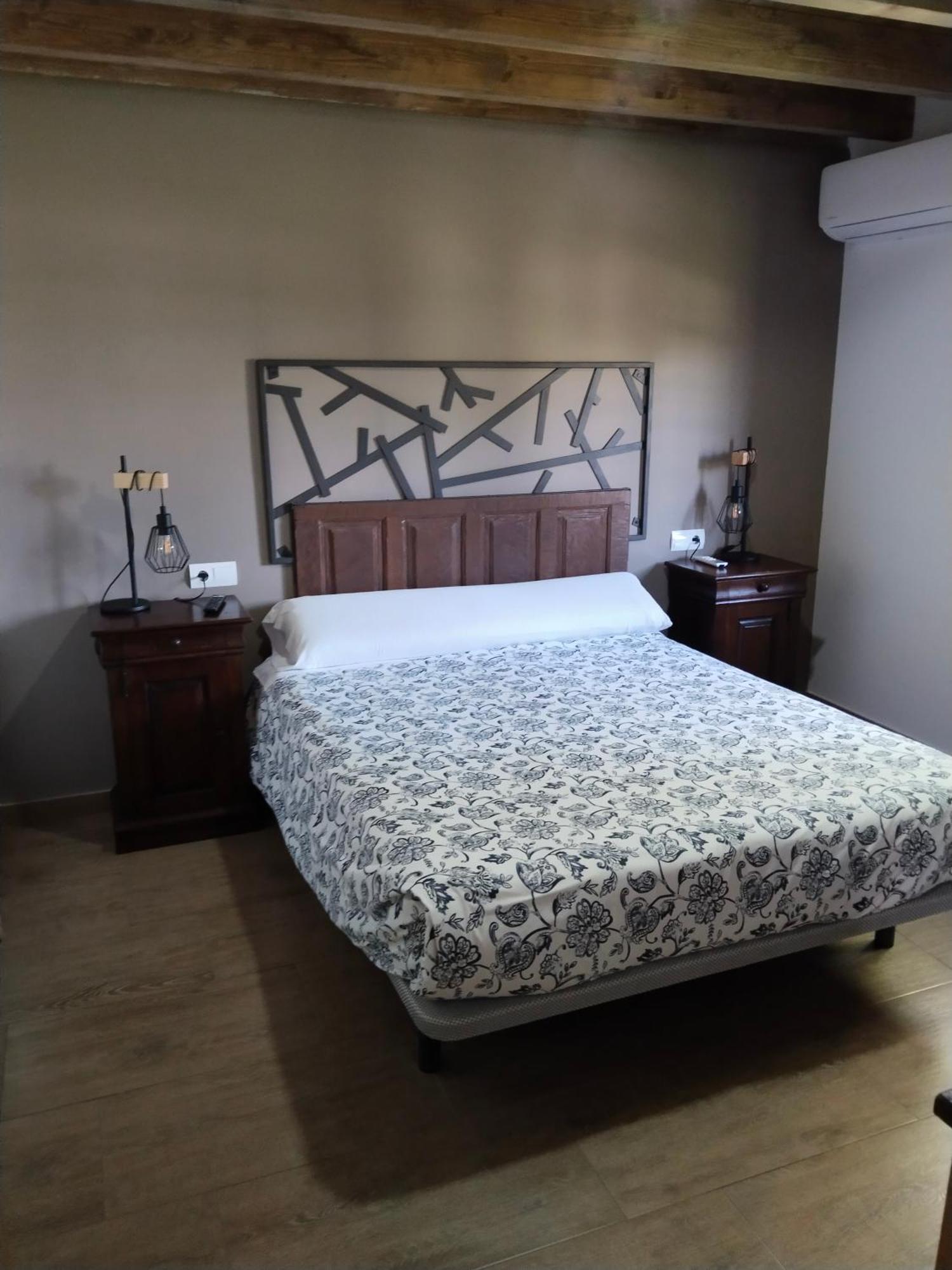 Hostal La Medina De Camponaraya Екстер'єр фото