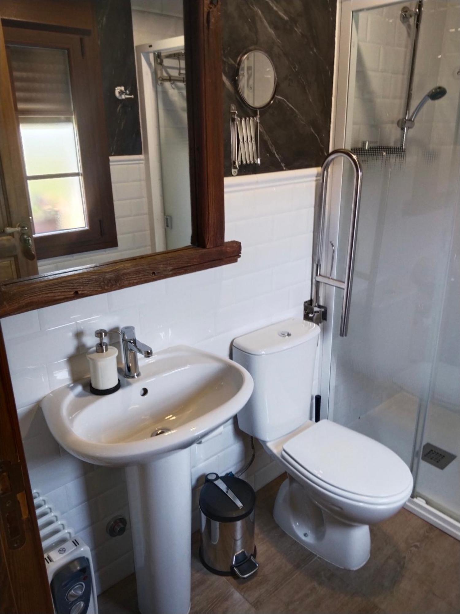 Hostal La Medina De Camponaraya Екстер'єр фото